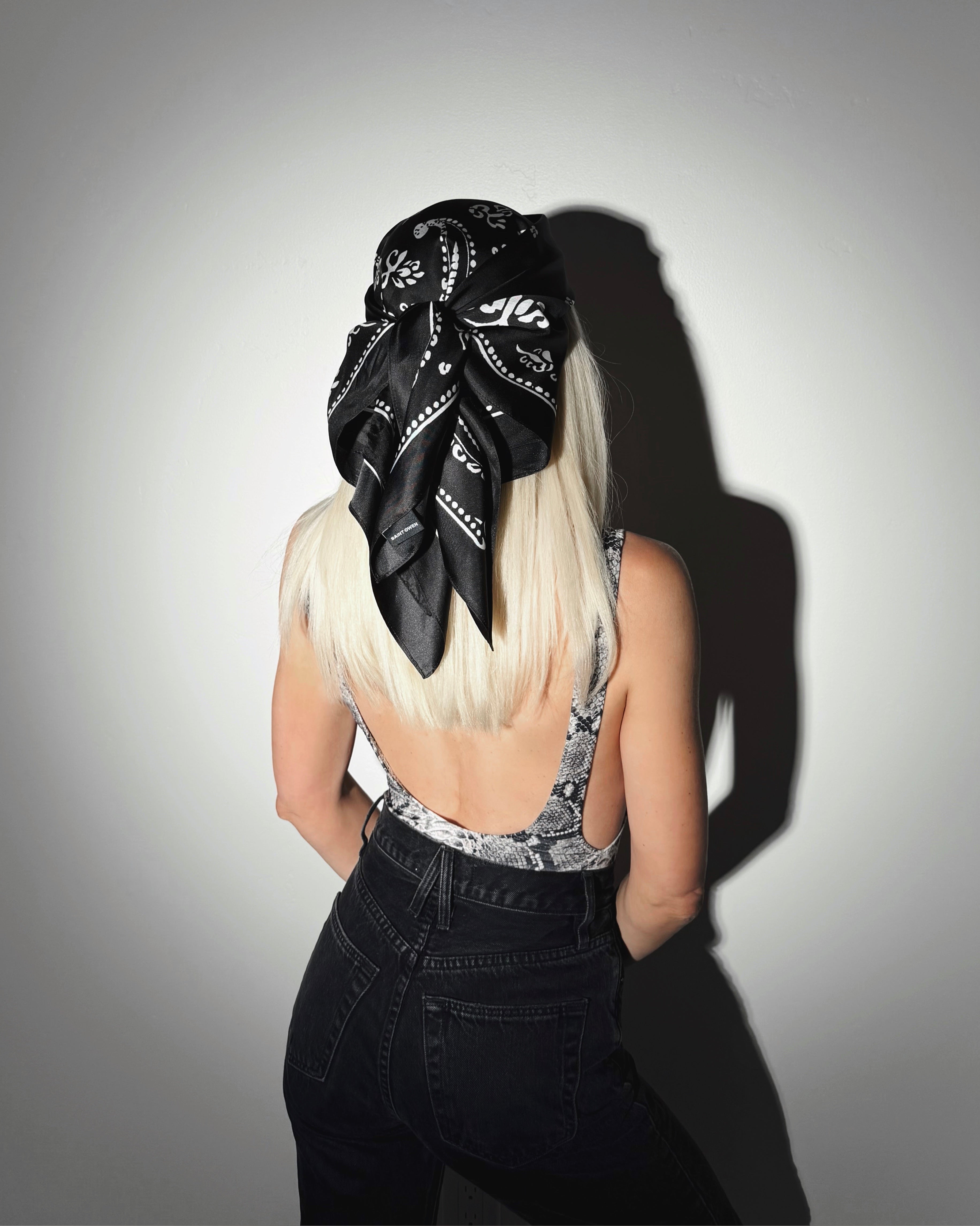 BANDANA SILK SCARF | black Saint Owen