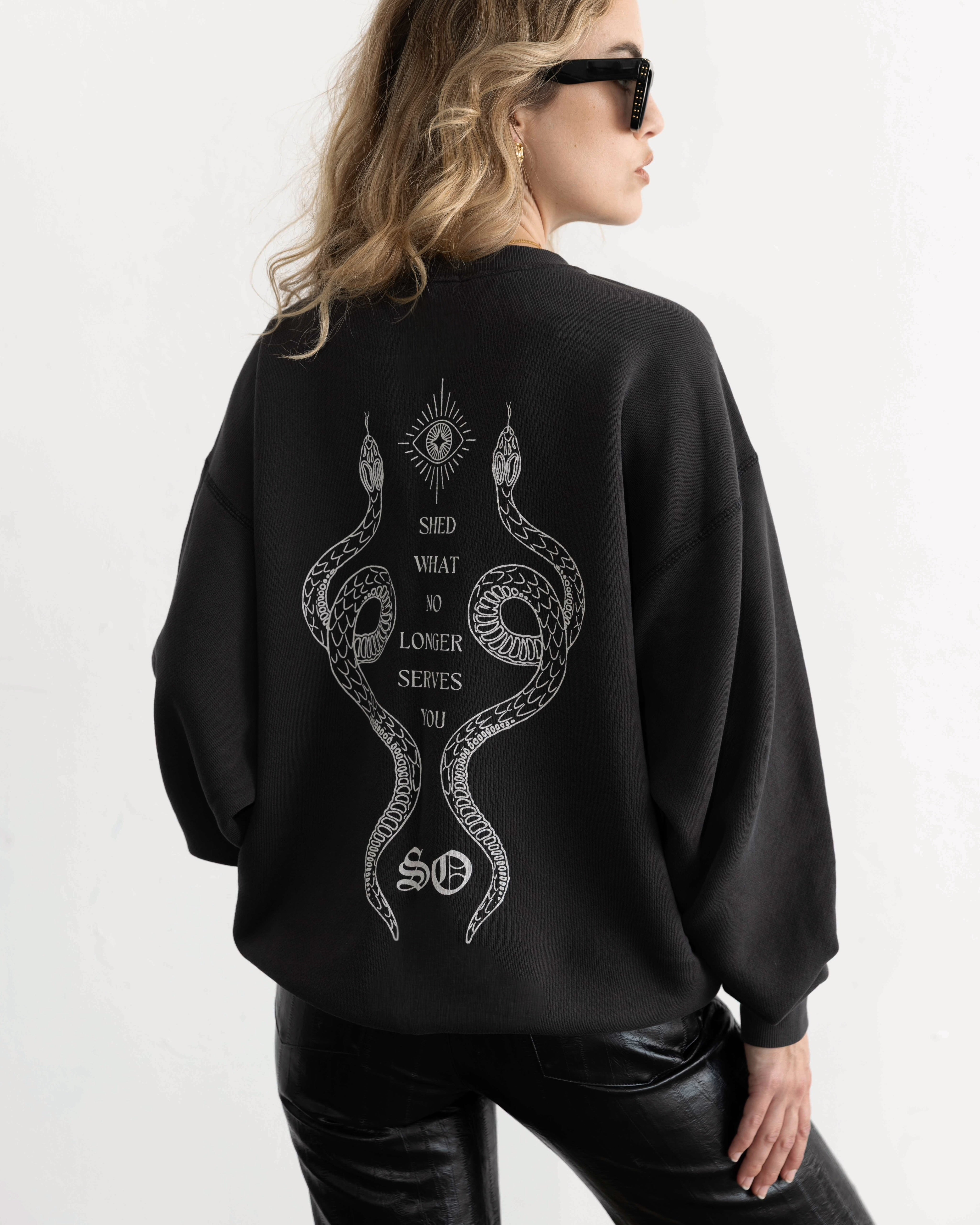 SNAKE CREWNECK SWEATSHIRT | vintage black Saint Owen