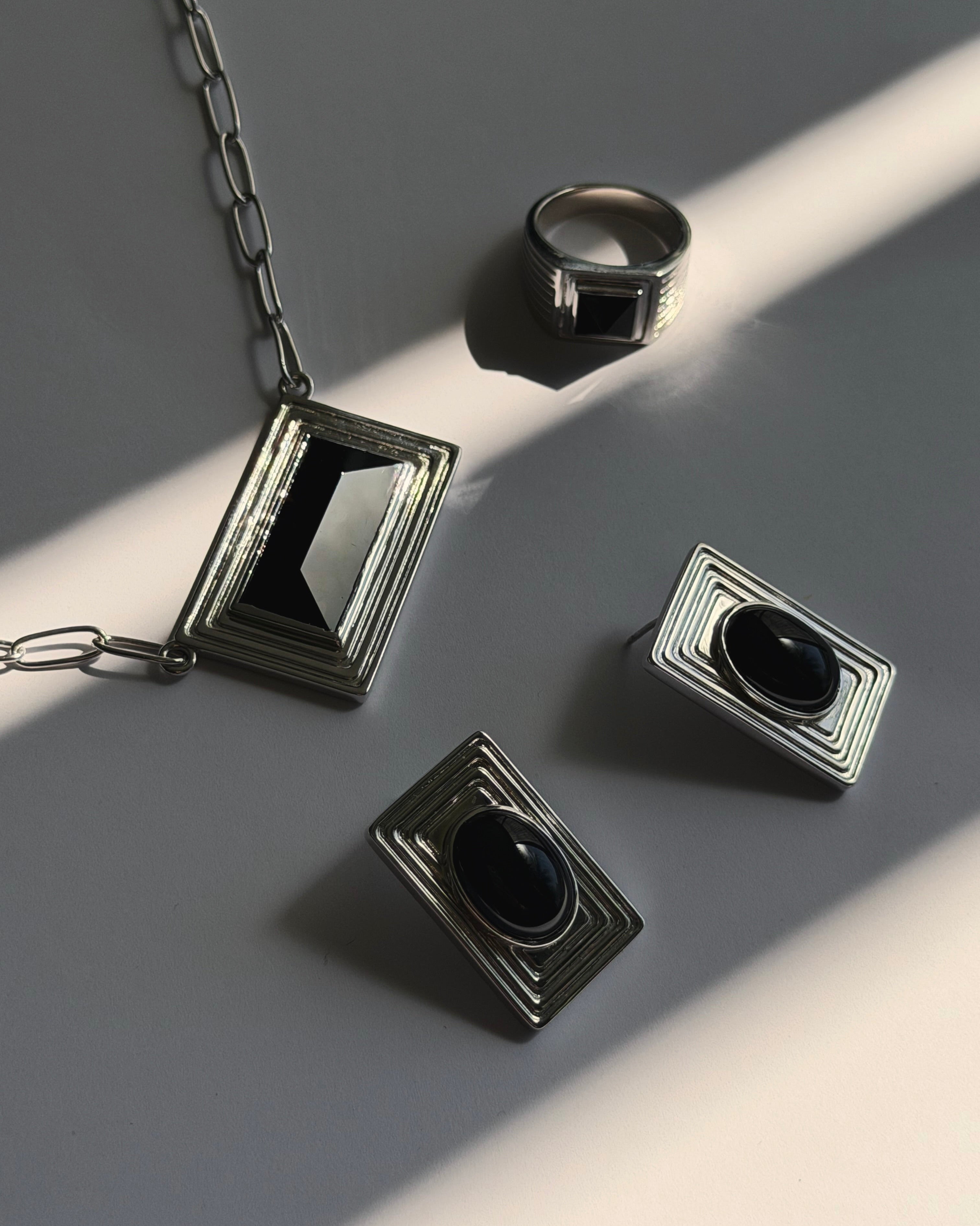 Sculptural Onyx Pendant Necklace - SILVER Saint Owen
