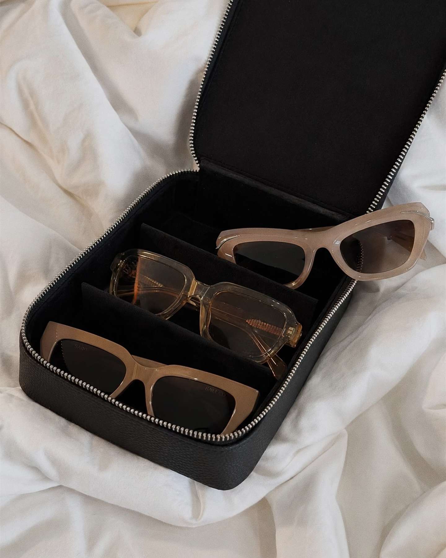 The Touring Case Saint Owen